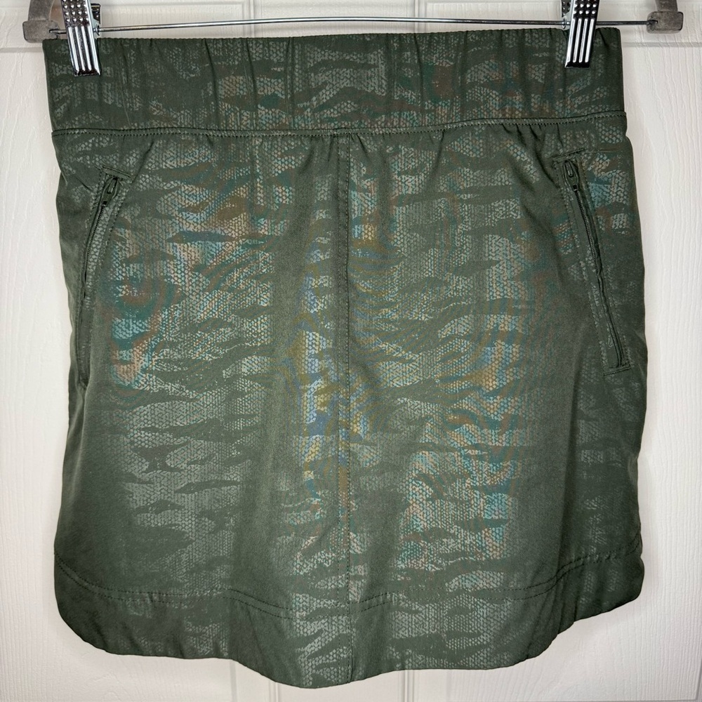 Orvis Green Patterned Pull On Skirt with Built In Shorts Size Small GUC